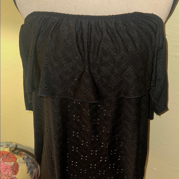 Black Eyelet Lace Convertible Strapless Cold Shoulder Relaxed Blouse - Picture 5 of 6